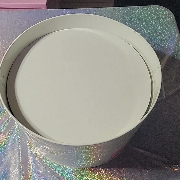 RARE Htf VS Pink Metal Bin Tote Tub Display/ Prop - Picture 4 of 12